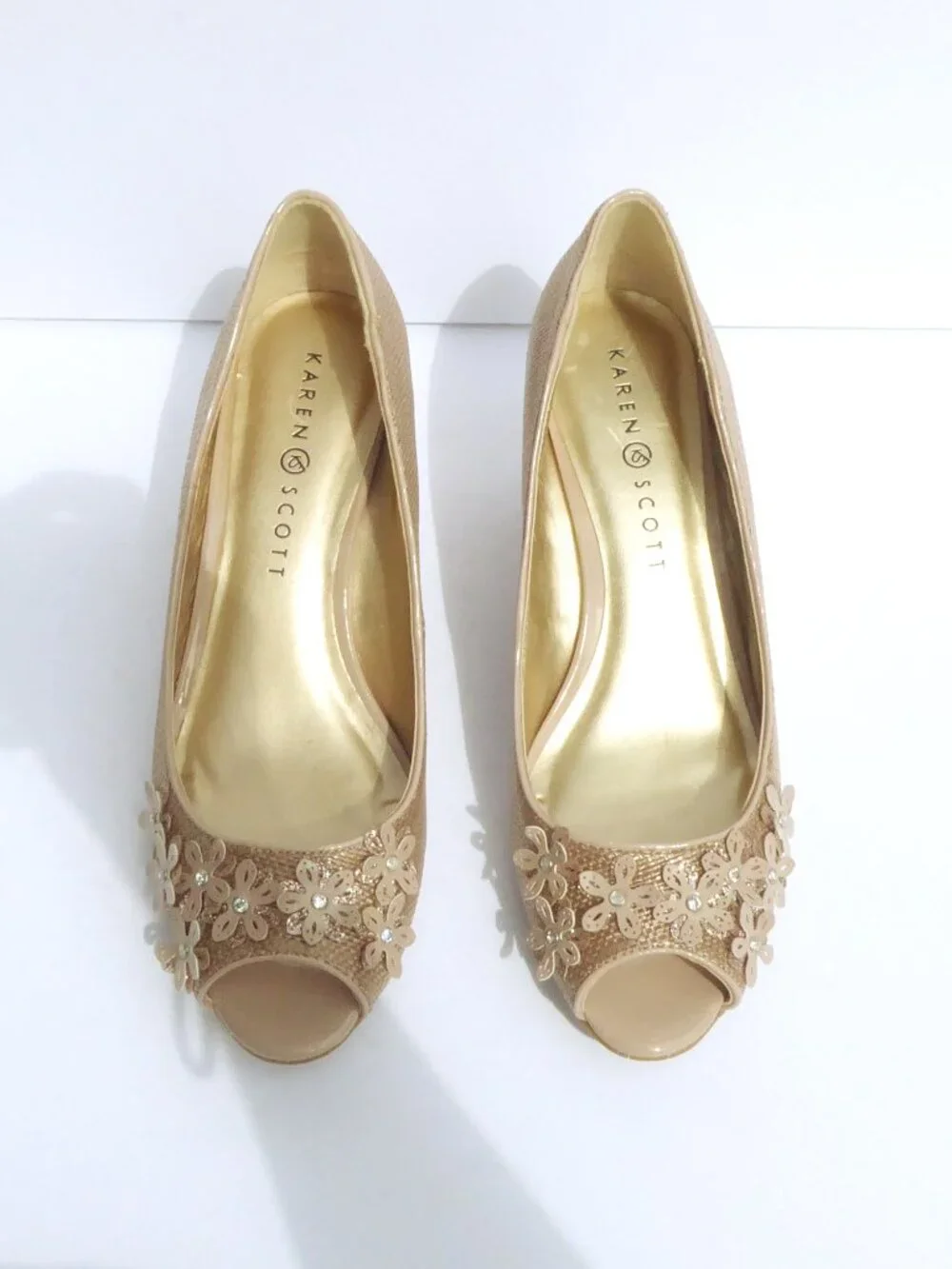 Karen Scott warm beige floral glitter rhinestone flower peep toe wedges size 7.5